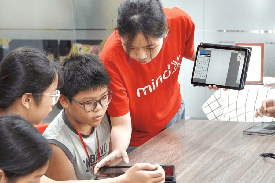 Review Lớp Học Mỹ Thuật Số Cho Bé (4 - 17 Tuổi): Trải Nghiệm Thực Tế & Lộ Trình Phù Hợp